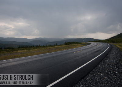Top of the World Highway - kurz vor der Grenze kurz asphaltiert